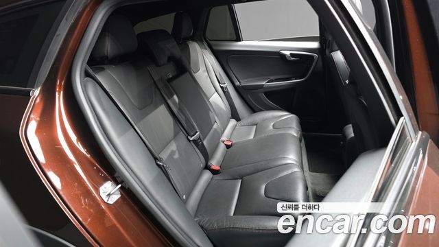 Volvo V60 Cross Country T5 AWD 2016 — фото 12