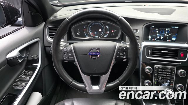 Volvo V60 Cross Country T5 AWD 2016 — фото 13