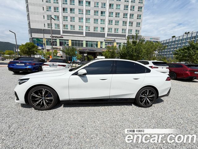 BMW 5 Series (G60) 530i xDrive M Sport 2026 — фото 2
