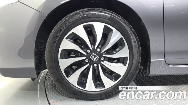 Honda Accord 2.0 Hybrid 9th 2017 — фото 5