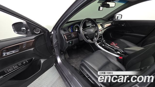 Honda Accord 2.0 Hybrid 9th 2017 — фото 10