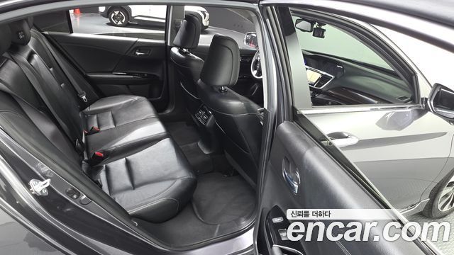 Honda Accord 2.0 Hybrid 9th 2017 — фото 11