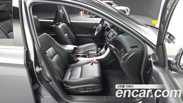 Honda Accord 2.0 Hybrid 9th 2017 — фото 12