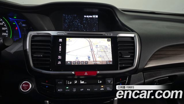 Honda Accord 2.0 Hybrid 9th 2017 — фото 16