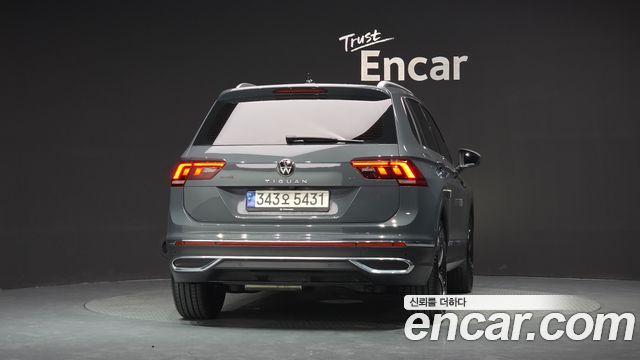 Volkswagen Tiguan (II) 2.0 TDI Premium 2023 — фото 4