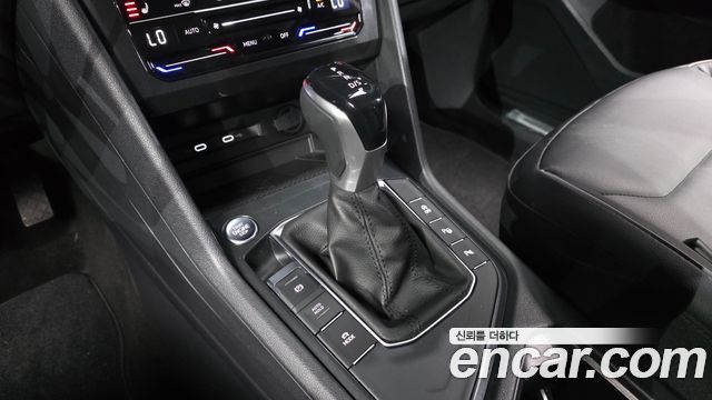 Volkswagen Tiguan (II) 2.0 TDI Premium 2023 — фото 9