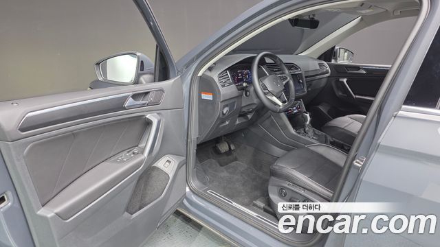 Volkswagen Tiguan (II) 2.0 TDI Premium 2023 — фото 10