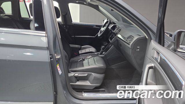 Volkswagen Tiguan (II) 2.0 TDI Premium 2023 — фото 11