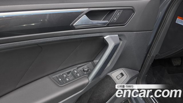 Volkswagen Tiguan (II) 2.0 TDI Premium 2023 — фото 18