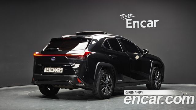 Lexus UX250h 2.0 F-Sport 2WD 2020 — фото 2
