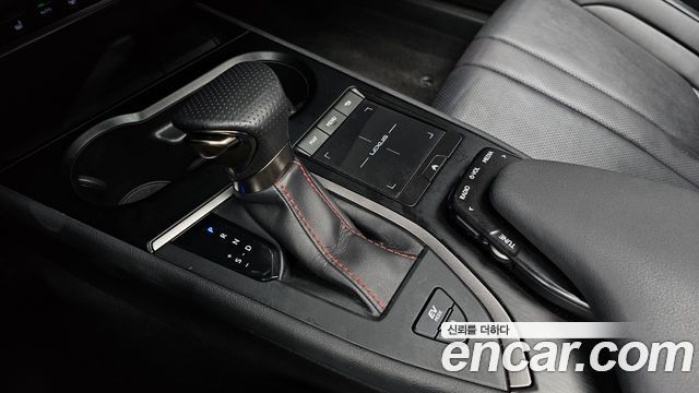 Lexus UX250h 2.0 F-Sport 2WD 2020 — фото 9