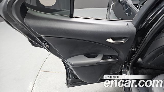 Lexus UX250h 2.0 F-Sport 2WD 2020 — фото 25