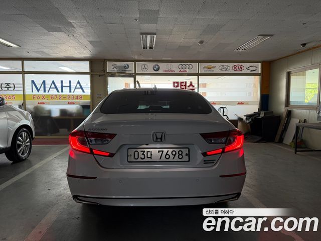 Honda Accord (X) 2.0 Hybrid Touring 2019 — фото 2