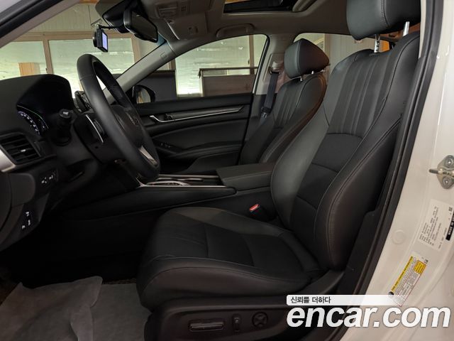 Honda Accord (X) 2.0 Hybrid Touring 2019 — фото 10