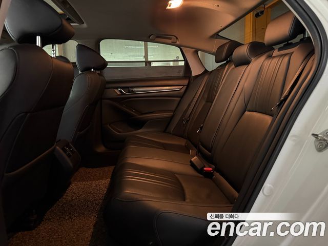 Honda Accord (X) 2.0 Hybrid Touring 2019 — фото 15