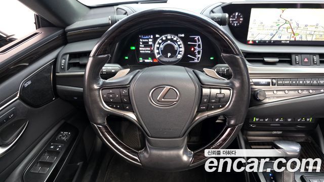 Lexus ES300h (VII) Executive 2019 — фото 13