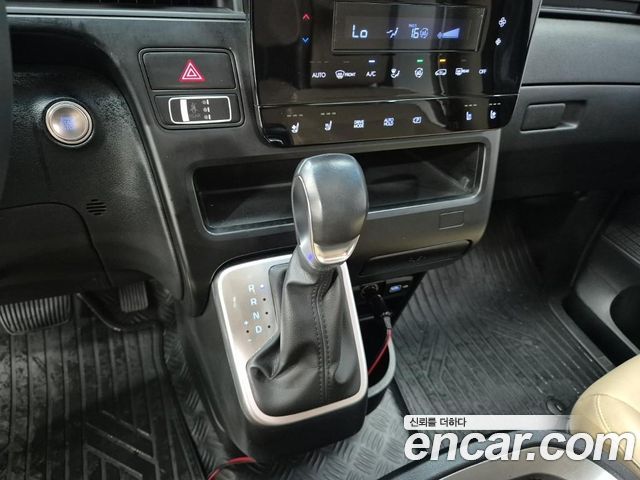 Hyundai Staria L3.5 Cargo 5-Seater Modern 2022 — фото 8