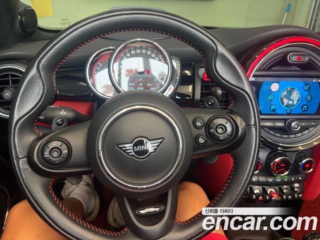 MINI Cooper S Convertible JCW 3rd 2020 — фото 12
