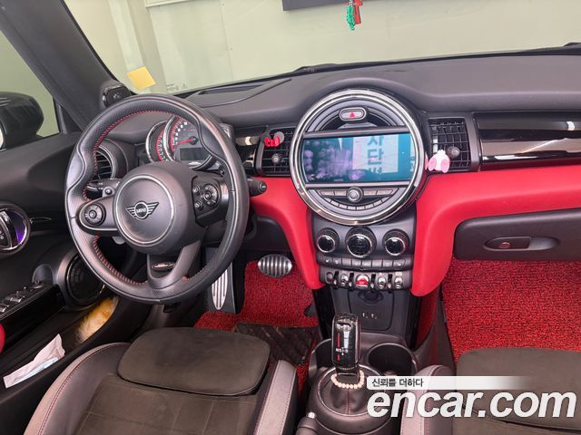 MINI Cooper S Convertible JCW 3rd 2020 — фото 15