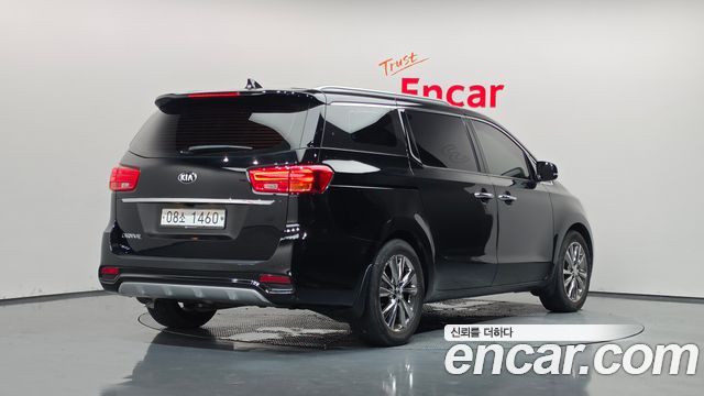 Kia Carnival 9-Seater Prstige 2019 — фото 2