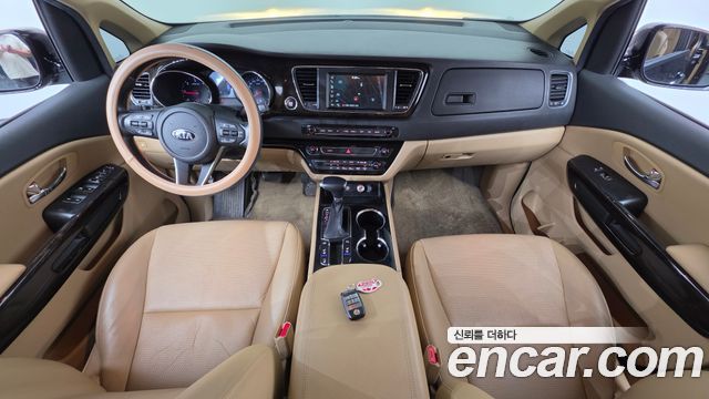 Kia Carnival 9-Seater Prstige 2019 — фото 7