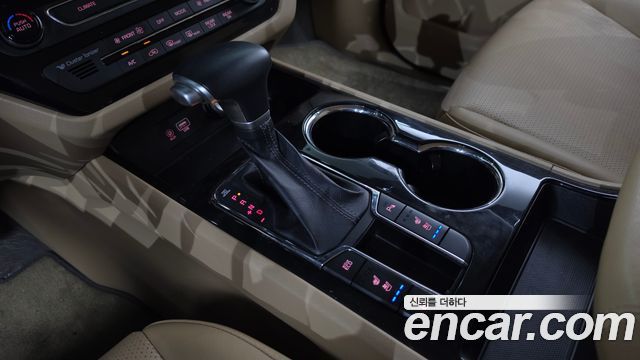 Kia Carnival 9-Seater Prstige 2019 — фото 9