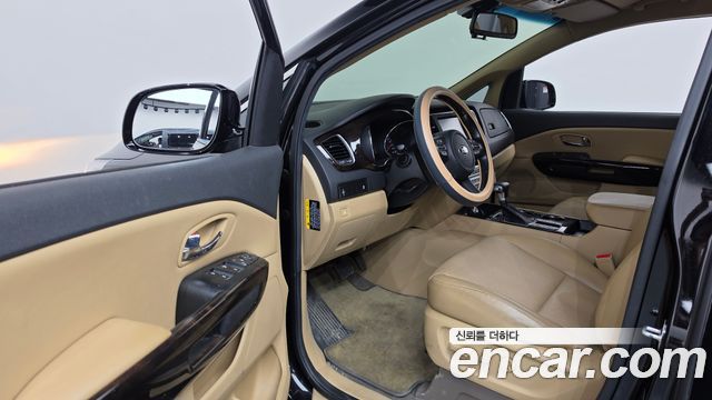 Kia Carnival 9-Seater Prstige 2019 — фото 10