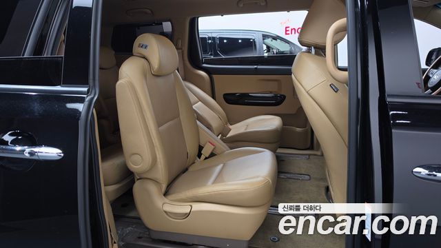 Kia Carnival 9-Seater Prstige 2019 — фото 11