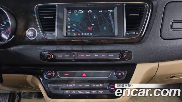 Kia Carnival 9-Seater Prstige 2019 — фото 12