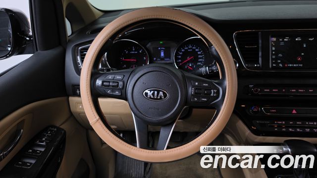 Kia Carnival 9-Seater Prstige 2019 — фото 13