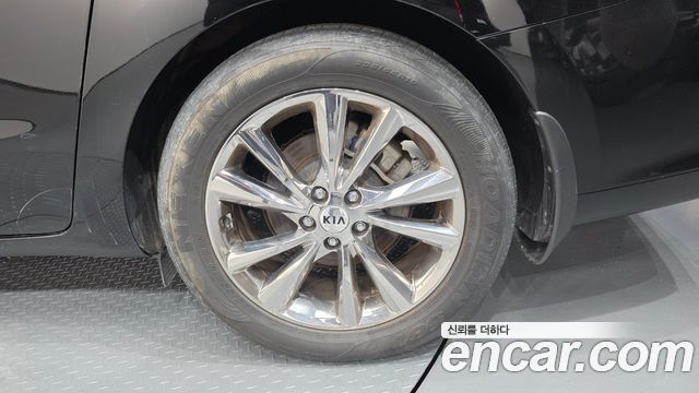 Kia Carnival 9-Seater Prstige 2019 — фото 21