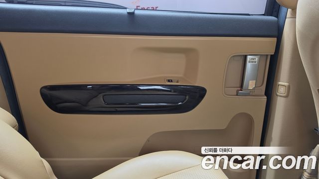 Kia Carnival 9-Seater Prstige 2019 — фото 25
