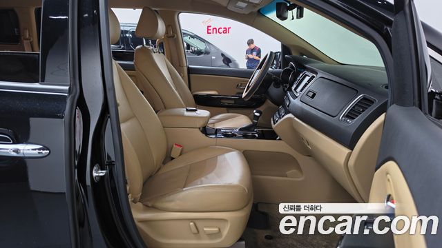 Kia Carnival 9-Seater Prstige 2019 — фото 26