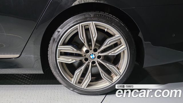 BMW 7 Series (G11) M760Li xDrive 2018 — фото 21