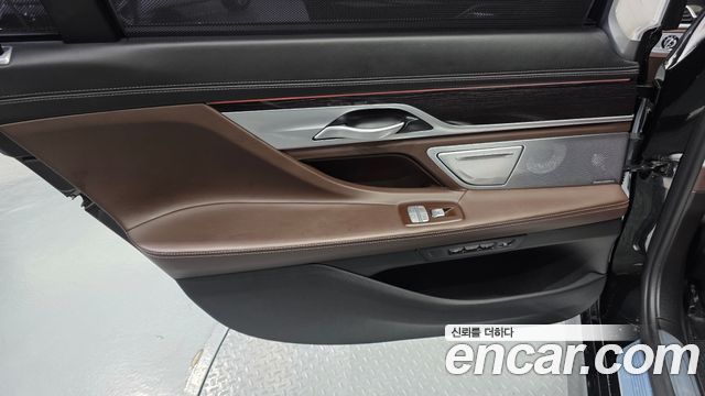 BMW 7 Series (G11) M760Li xDrive 2018 — фото 25