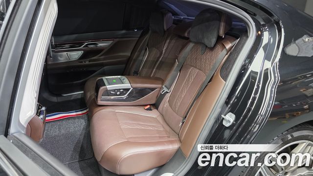 BMW 7 Series (G11) M760Li xDrive 2018 — фото 26