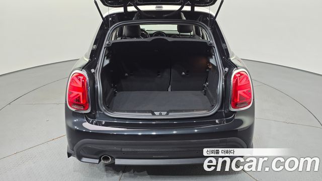 MINI Cooper 5Door Classic Third Generation 2023 — фото 16