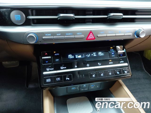 Hyundai Grandeur (GN7) 2,5 Gasoline 2WD Premium 2023 — фото 32
