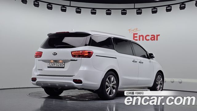 Kia Carnival 9-Seater Prstige 2019 — фото 2