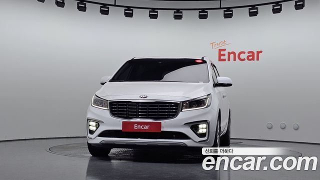 Kia Carnival 9-Seater Prstige 2019 — фото 3