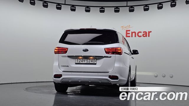 Kia Carnival 9-Seater Prstige 2019 — фото 4