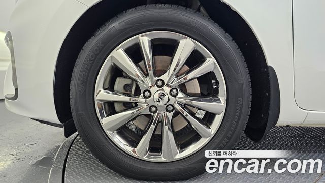 Kia Carnival 9-Seater Prstige 2019 — фото 5