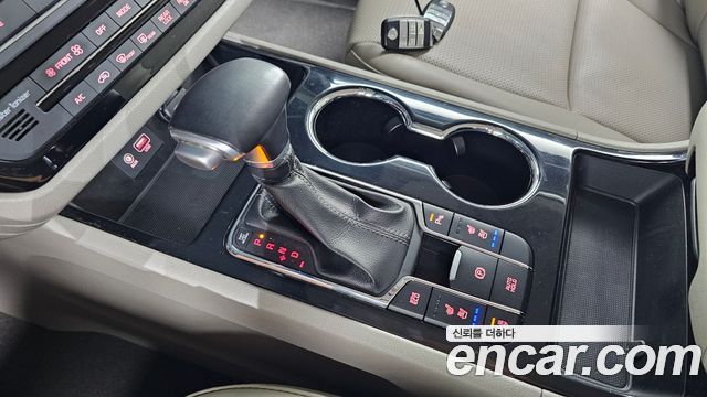 Kia Carnival 9-Seater Prstige 2019 — фото 9