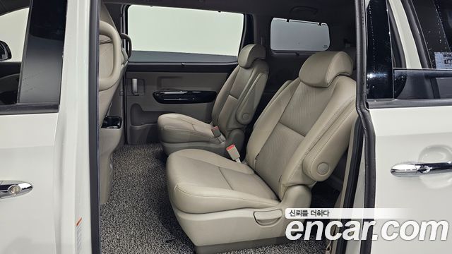 Kia Carnival 9-Seater Prstige 2019 — фото 11