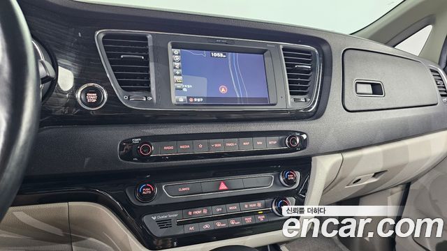 Kia Carnival 9-Seater Prstige 2019 — фото 12