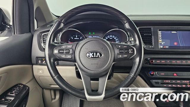 Kia Carnival 9-Seater Prstige 2019 — фото 13