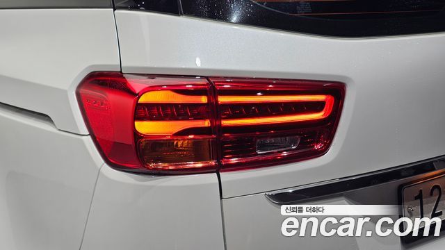 Kia Carnival 9-Seater Prstige 2019 — фото 23