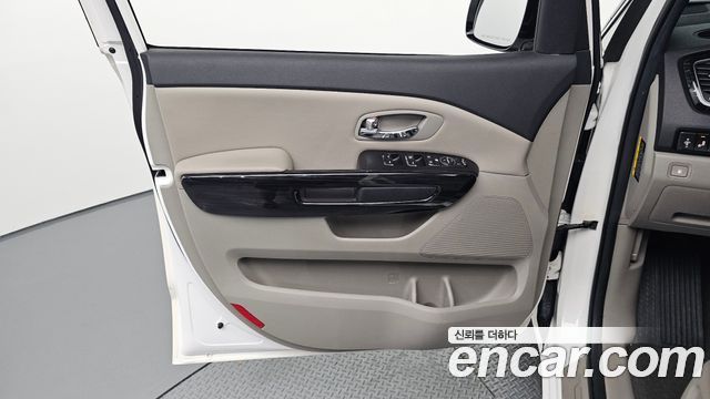 Kia Carnival 9-Seater Prstige 2019 — фото 24