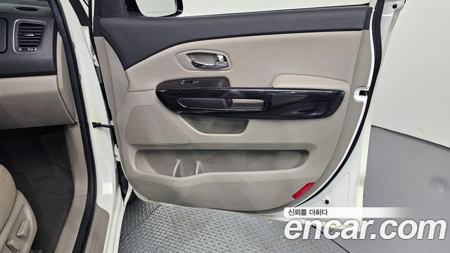 Kia Carnival 9-Seater Prstige 2019 — фото 25