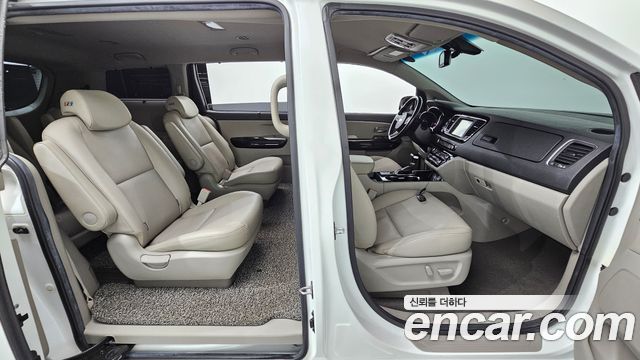 Kia Carnival 9-Seater Prstige 2019 — фото 26